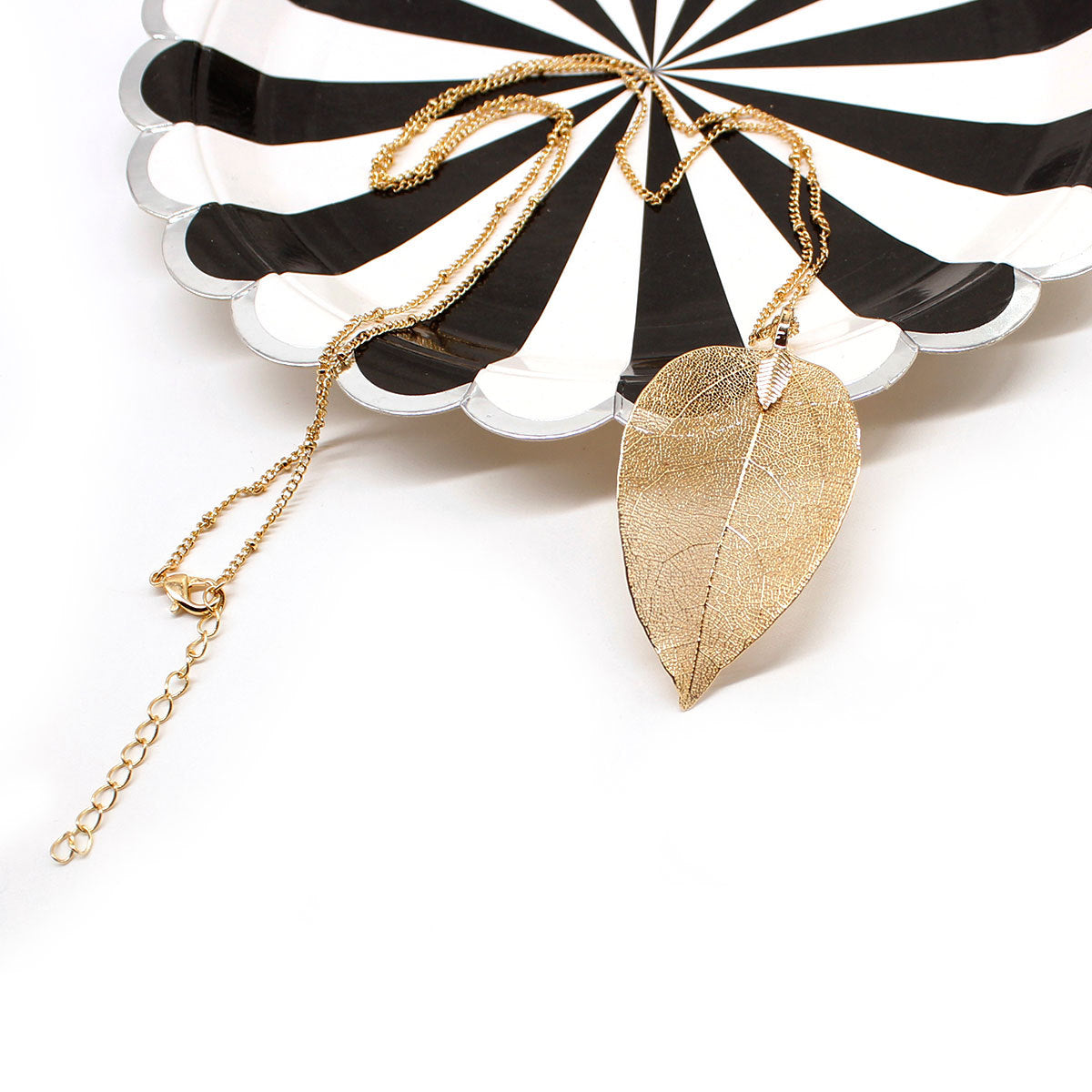 Stylish Leaf Necklace - Women&