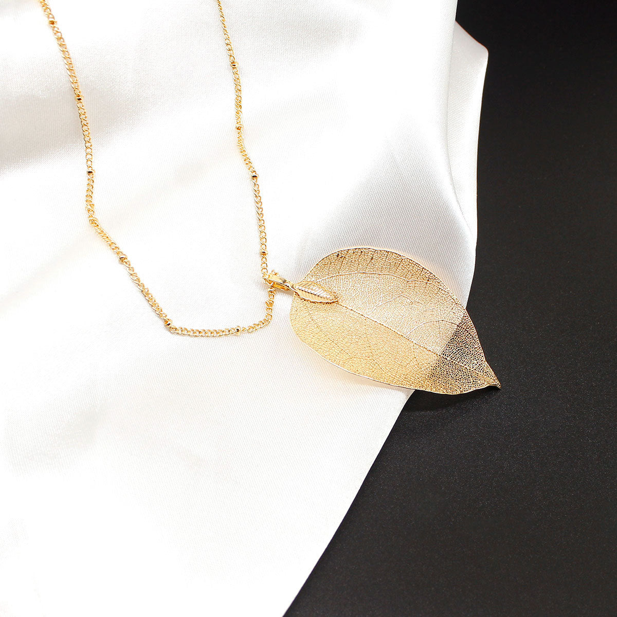 Stylish Leaf Necklace - Women&