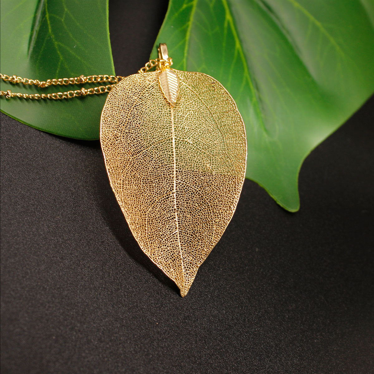 Stylish Leaf Necklace - Women&