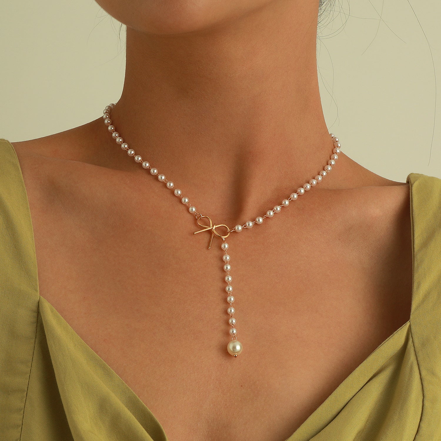 Gold-plated bow, pearl necklace, simple and stylish necklace