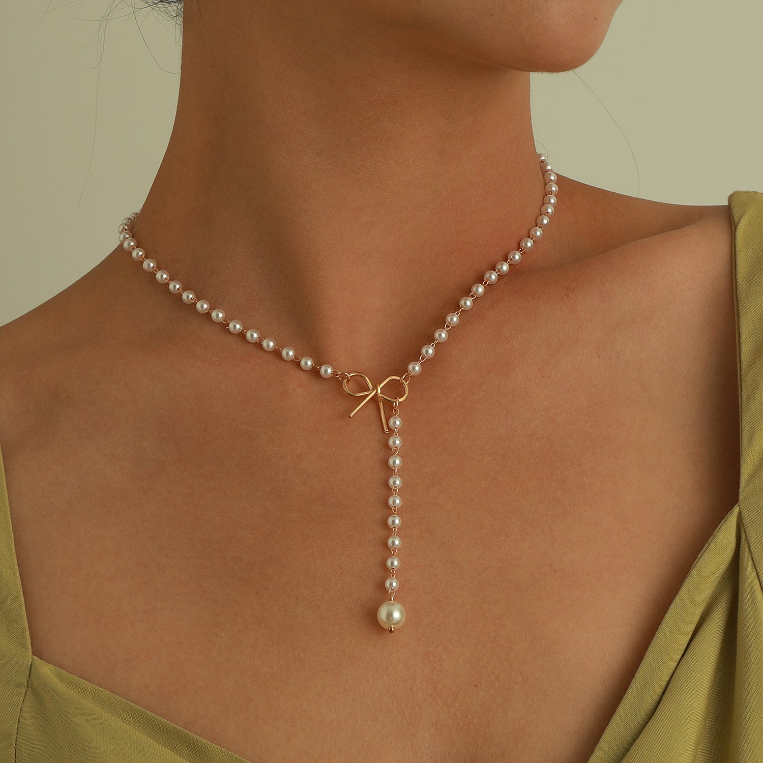 Gold-plated bow, pearl necklace, simple and stylish necklace