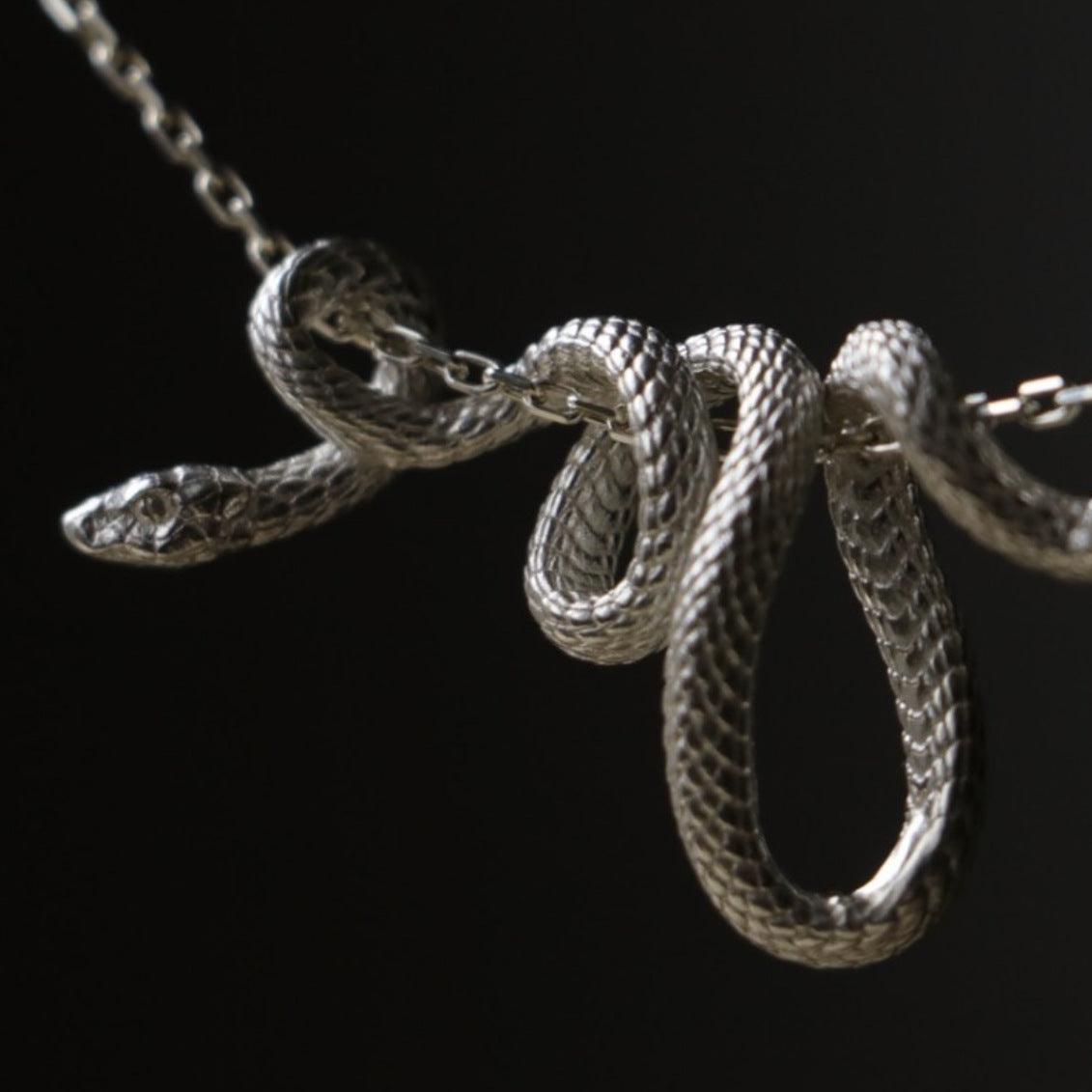 Neutral cold wind entwined snake necklace design snake pendant is creative and versatile, divine healing, boosting energy, and driving away bad luck - KarmaLucky